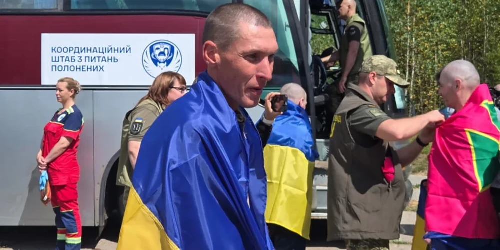 Україна повернула 103 полонених: Лубінець оприлюднив відео перших дзвінків додому