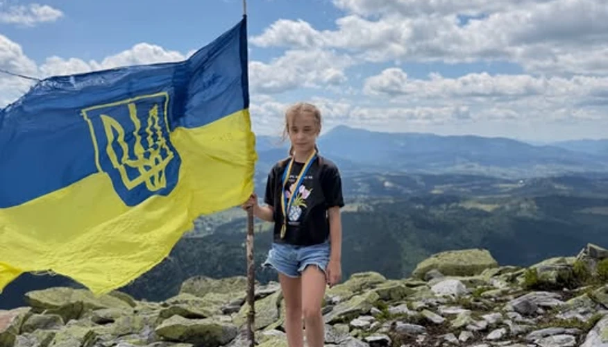 Евеліна Саркісян у 9 років підкорила всі двотисячники Карпат: що підтверджує рекорд