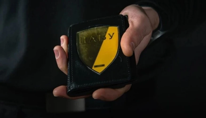 Логотип НАБУ та документи щодо підозри у справі «Карфаген»