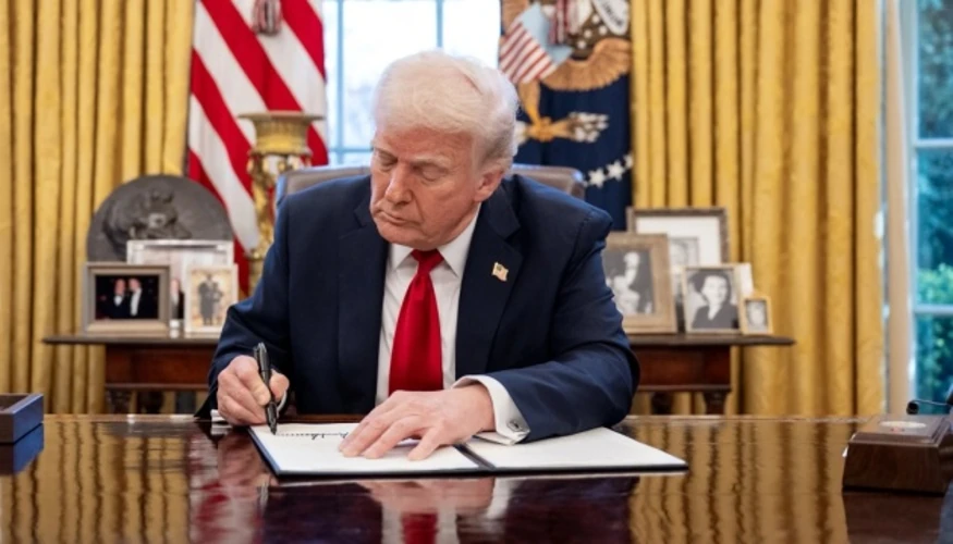 Трамп підписав указ про дешевий «червоний» дизель