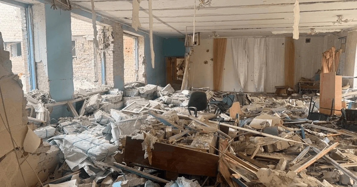 Зруйнована будівля внаслідок російської атаки по Слов'янську, 13 жовтня 2026 року